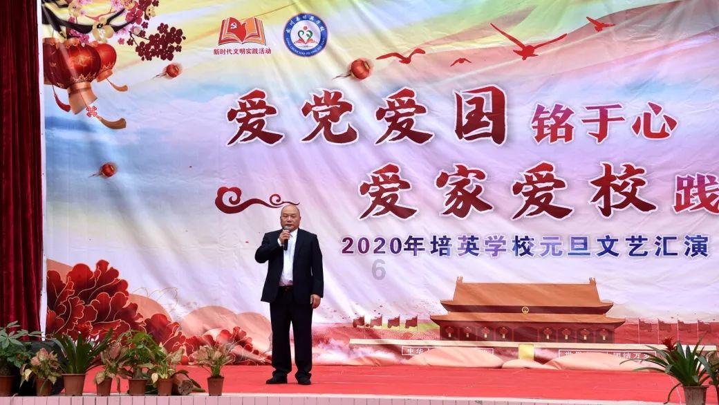 我的初恋，现在我们却不在一个学校。游戏画面